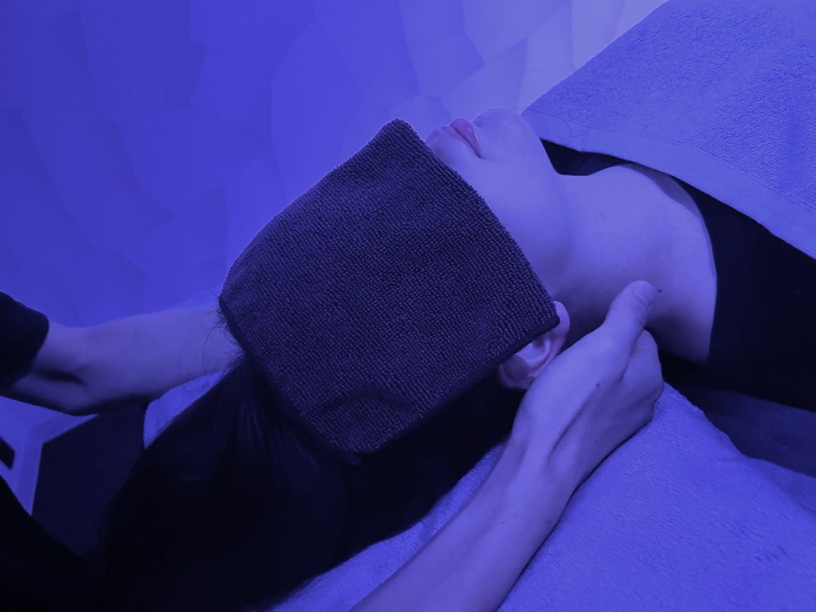 施術を受けている様子の写真